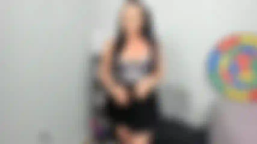 * Presa in giro e smentita* oggi potrebbe finalmente essere il tuo giorno fortunato! Pensi che mi spoglierò e mi sditalinerò la figa per te? O sarai rinnegata ancora!