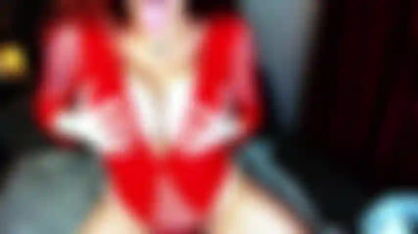 Gioco con le tette, sputo, schiaffo e tremo.....