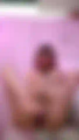 Feticista dei piedi con le calze.