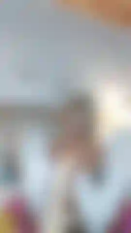 Con la figa pelosa che ti scopa e ti masturba con le gambe avvolte nei collant.