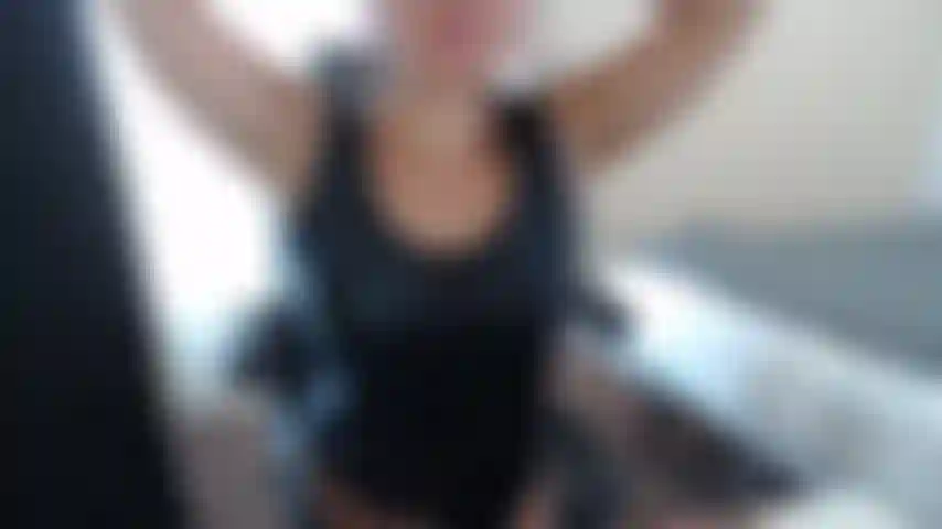 Raro video di me che uso un giocattolo e vengo. Super sexy e mi bagno molto.