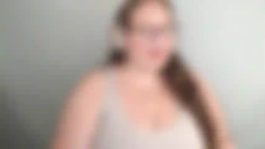 Stuzzico la scollatura e conto alla rovescia dello sperma.