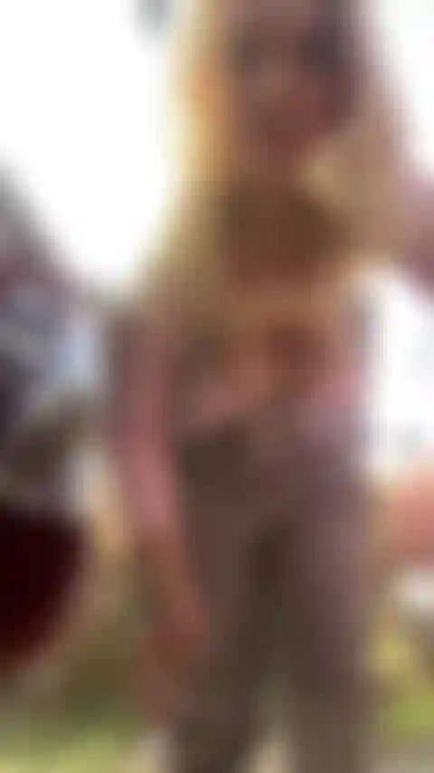 Cambio strada - sosta nuda a metà viaggio.