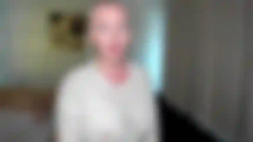 Feticcio di homewrecker. Oggi sarà speciale. Ti starai masturbando il cazzo fissando la mia figa proprio accanto a tua moglie addormentata.