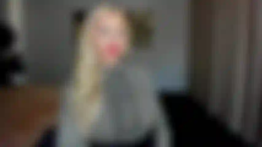 Pensi di poter venire velocemente mentre mi abbottono la camicetta? Dimentica il tuo nome andando alla mia fantastica scollatura. Ti torturerò con le provocazioni e se sei fortunata verrai quando avrò finito di abbottonarmi la camicetta.