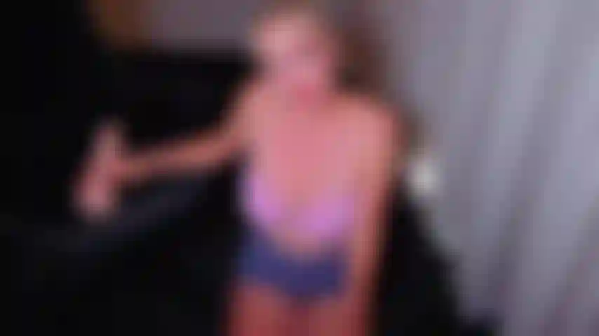 Migliore amica trasformata in perdente cornuto (parte 1). So che sei innamorata di me, ma devi vedere cosa merito mentre sei seduta sulla tua mano. Guardami succhiare il mio ragazzo alfa ma non osare venire a meno che tu non pulisca il tuo pasticcio. Amica cornuta in zona.