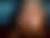 So che sei innamorato delle mie lunghe gambe. E non c'è niente di più sexy dei miei piedi coperti di calze. Continuo a fissare, a sbavare e a sussultare la mia perdente, morbida come la seta, mentre ti rovino la mente.