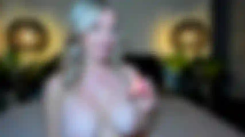 Umiliazione brutale in topless per il tuo minuscolo clitoride senza valore.