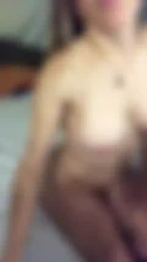 38. Figa stretta e bagnata.