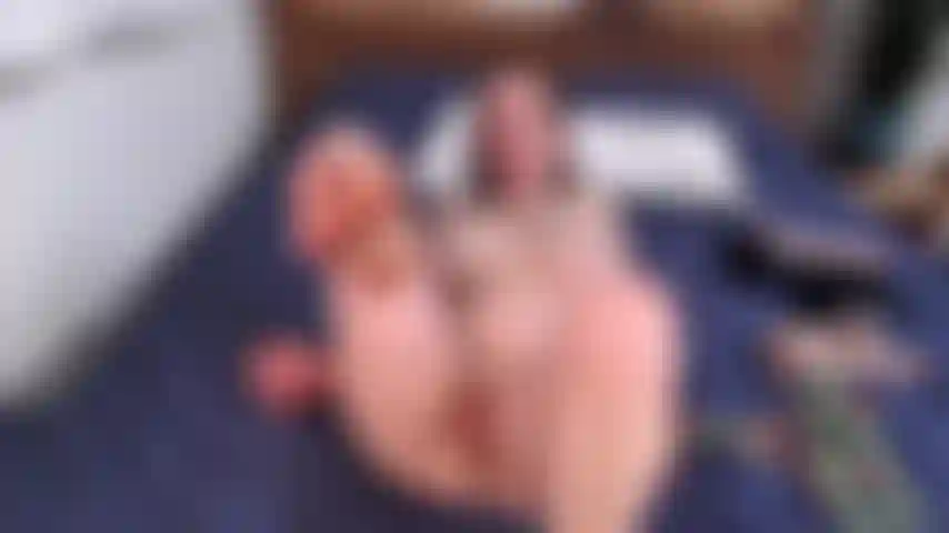 5. Sei il mio schiavo del piede.