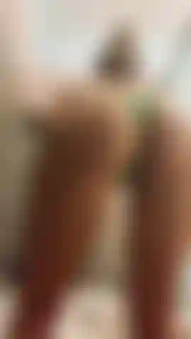 Culo grasso sotto la doccia, unisciti a me in uno spettacolo sotto la doccia.