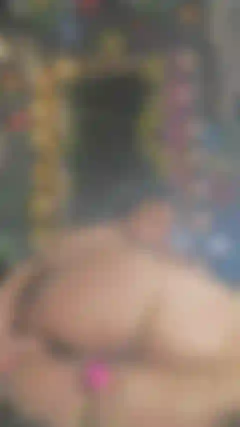 Faccio sesso anale con un dildo e una palla bavaglio.