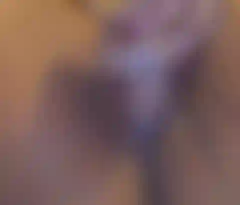 Gioco con un dildo cremoso.