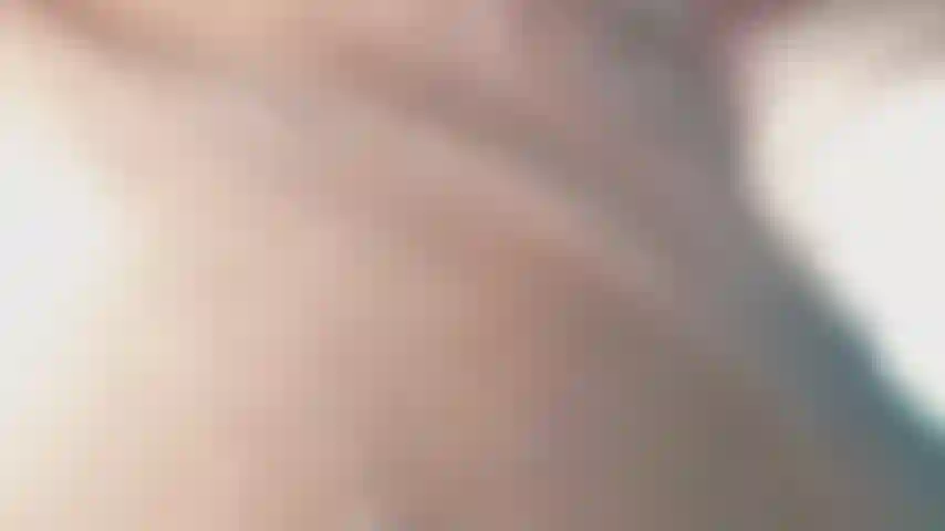 Gioco con il dildo da vicino.