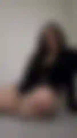 100+ pushups in my bra and mini skirt ! 16.10 minTalking to you / wanting to know how you would worship these muscles after they are pumped / pushups in my bra! (which i never usually show my face solo in a bra) / having a laugh / staring at you / playing with my hair and getting such a nice chest pump + flexing my pecs