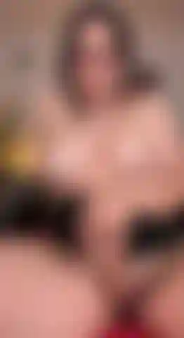 Non riesco a crederci, solo per una piccola rosa sui miei capezzoli mi sono cacciata in questo casino, e non mi sono fermata finché non sono venuta sulla tua faccia.