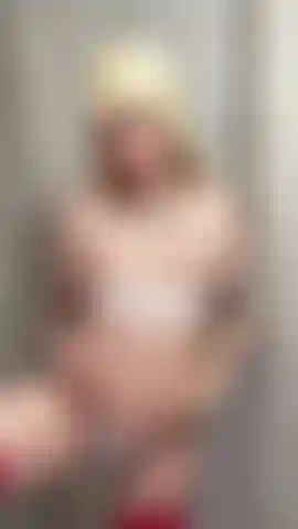 So che vuoi toccare la mia figa bagnata.
