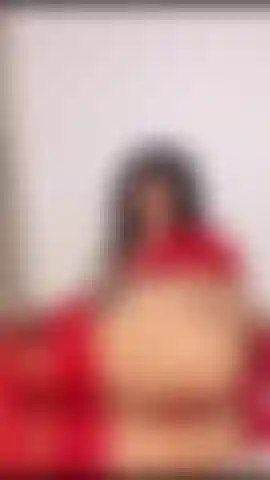 Tocca il mio morbido culo.