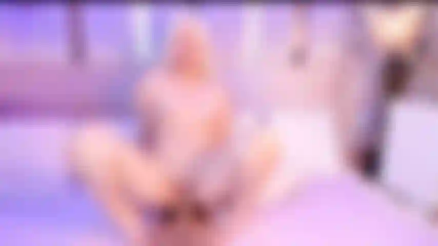 Cavalco un torso intero tutto caldo.