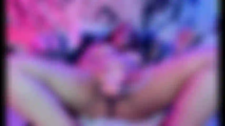 Uno sperma molto veloce nella mia figa bagnata.