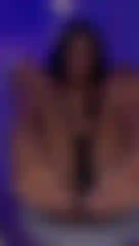 Una ragazza attraente.