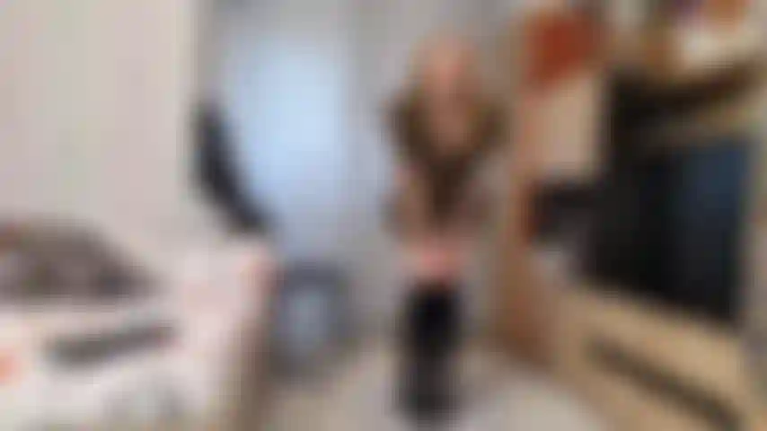 Gilet di pelliccia, tacchi alti, spogliarello.