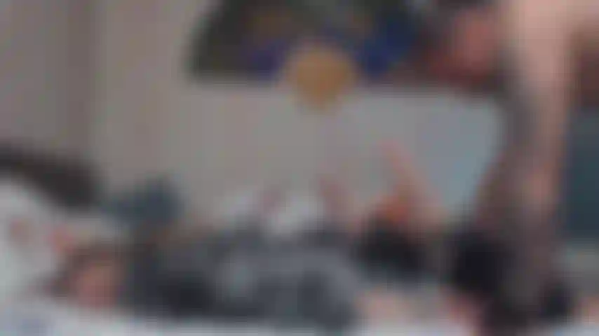 Feticismo di pelliccia e pelle, scopata brutale della figa, bondage.