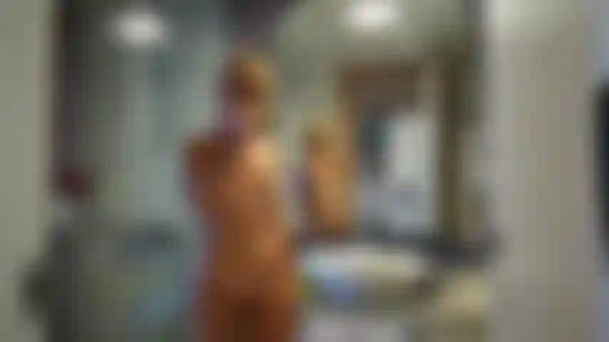 Mi lavo i denti e la lingua, sono feticista dello sputo.