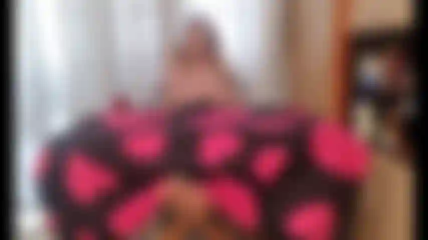 Feticista dei piedi, chiacchiere sporche, istruzioni per sega, conto alla rovescia per lo sperma.