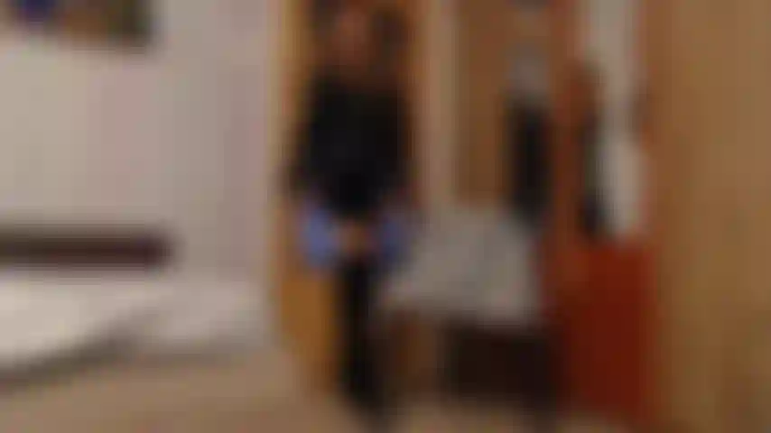 Pelle, pelliccia, spogliarello, masturbazione.