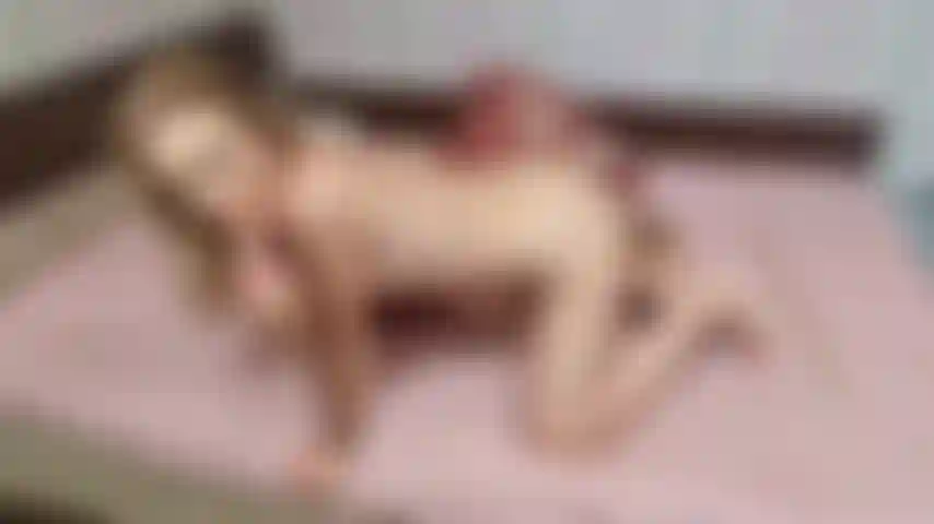 Faccio un pompino, una scopata nella figa, un'anale con didlo.