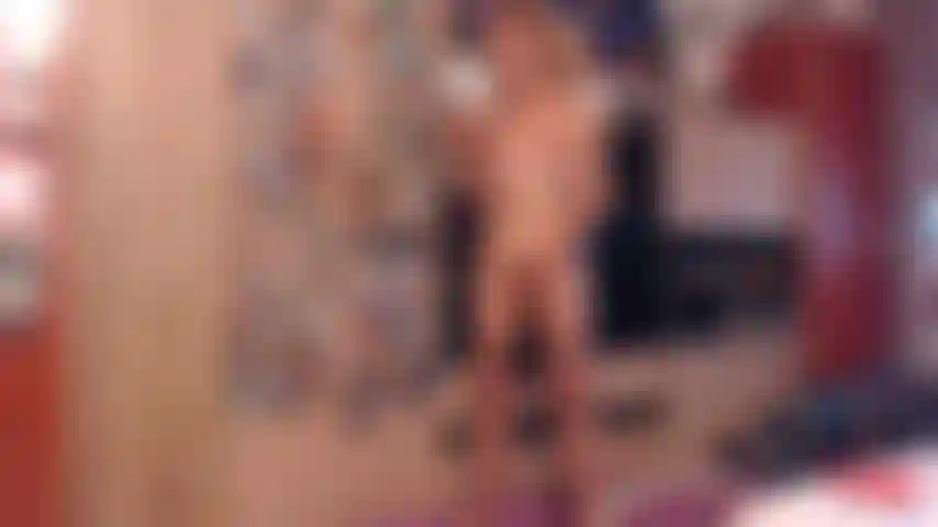 Masturbo e fumo mentre guardo il porno.