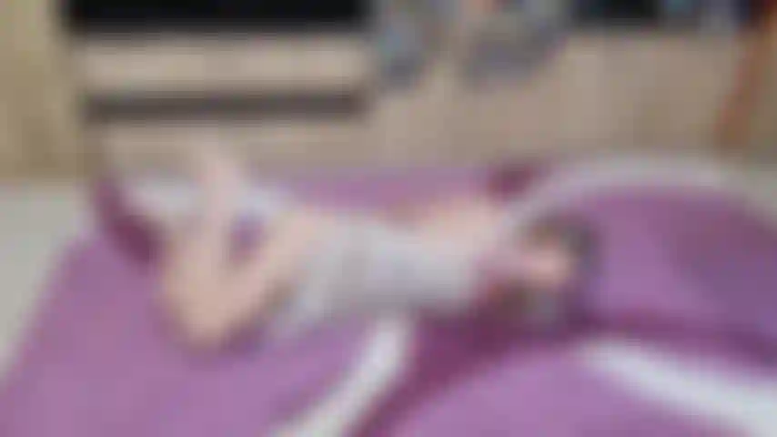 Lotto mentre sono legata al pavimento.