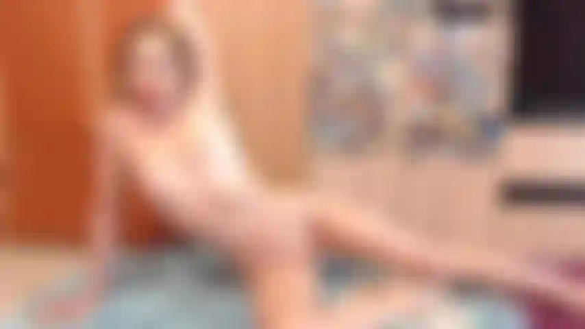 Ti mostro le mie costole mentre faccio stretching.