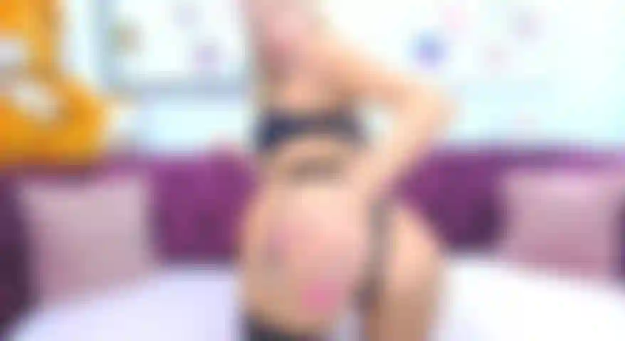 Gocciolante, gemente e spalancata solo per te.