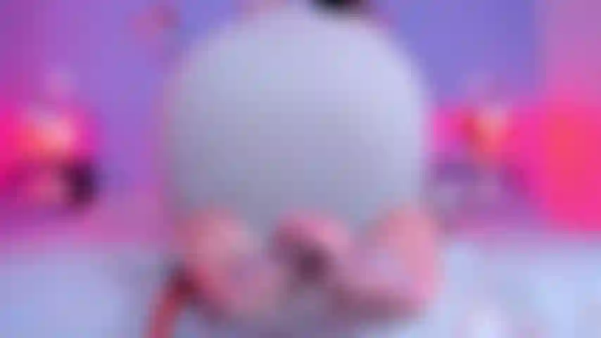 Un grosso culo e due buchi deliziosi.