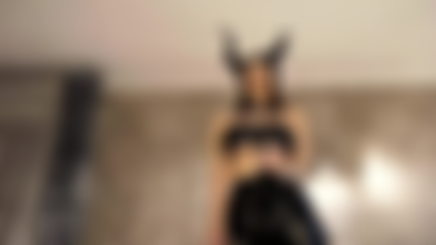 Lascia che il malefico ti schiavizzi, trasformandoti nella sua puttanella, debole e sporca per il suo enorme cinturino nero!