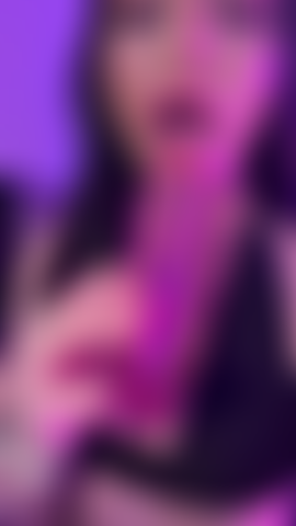 Scopami la gola e la figa da vicino.