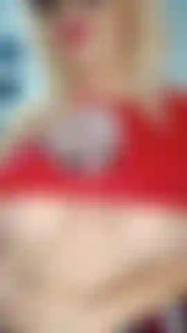 con la mia gonna scozzese mi tocco e gioco con le mie tette  per te