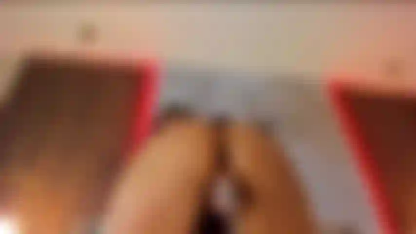 La mia figa era così calda che volevo un cazzo grosso e grosso. Con questo cazzo ho raggiunto il massimo della soddisfazione. La mia figa era soddisfatta e felice.