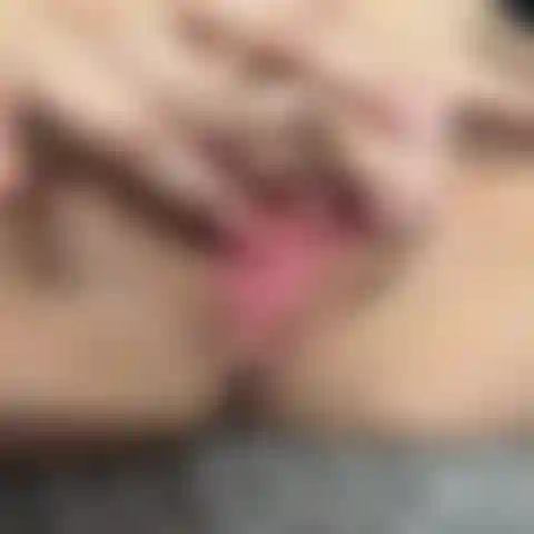 Ho filmato questo video molto da vicino, quindi puoi vedere la mia figa in altissima definizione.