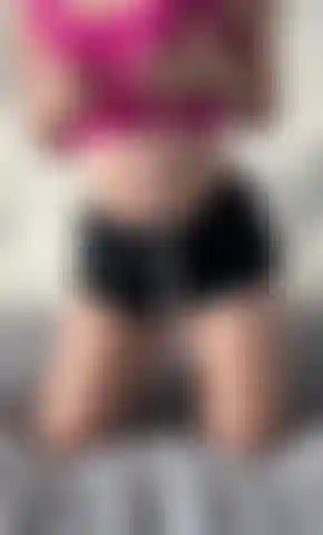 Mi occupo di spogliarello e masturbazione frontale e posteriore.