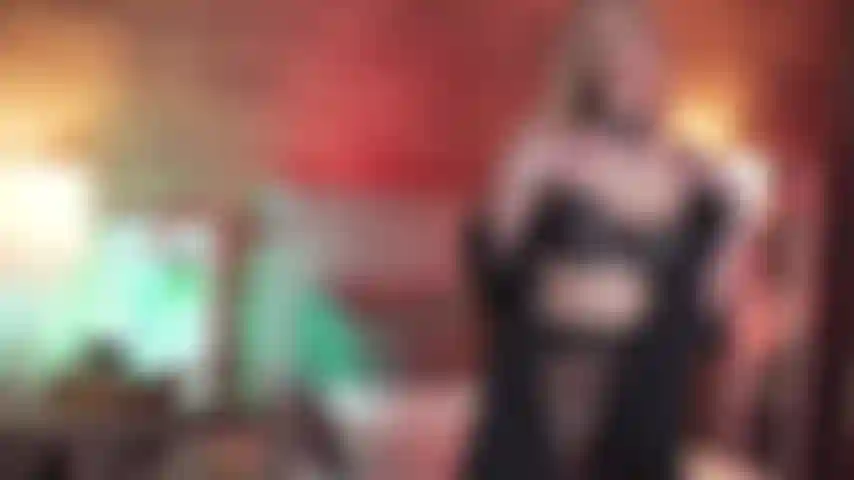 La sexy natasha che gioca con dei collant stravaganti.