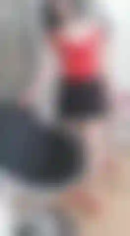 Una donna di classe che si spoglia.