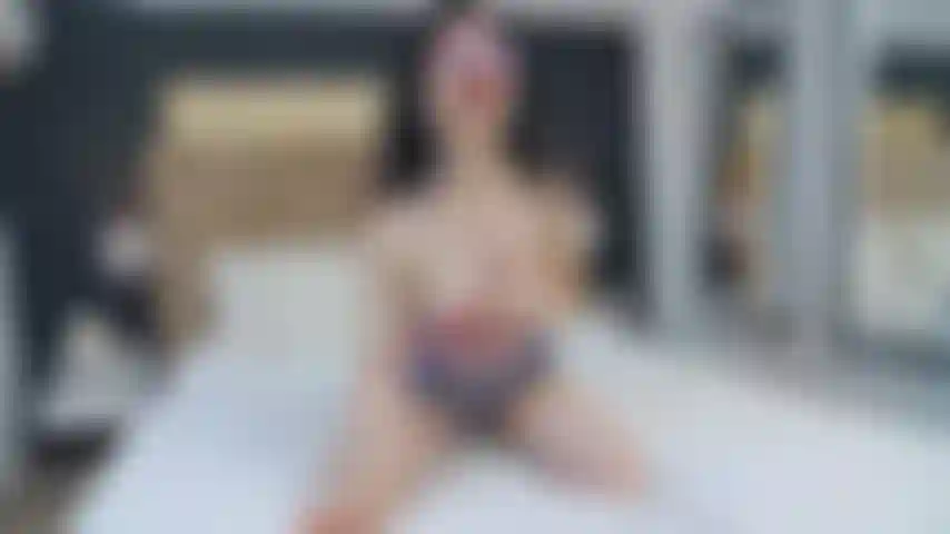 Ti stuzzico con le mie tette.