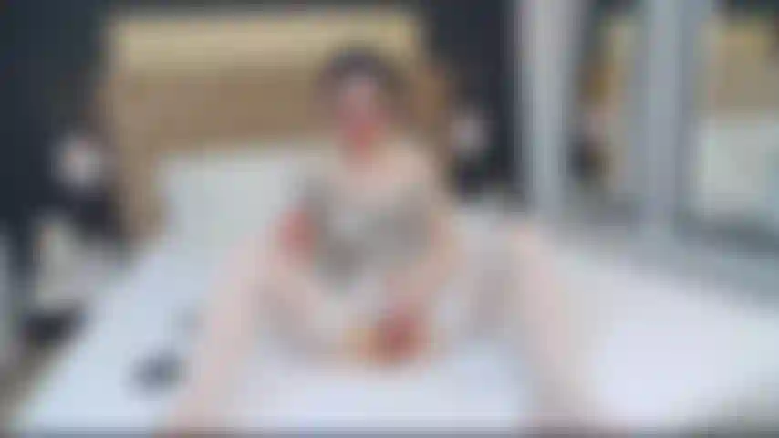 Mi prendo in giro la figa, vestiti addosso.