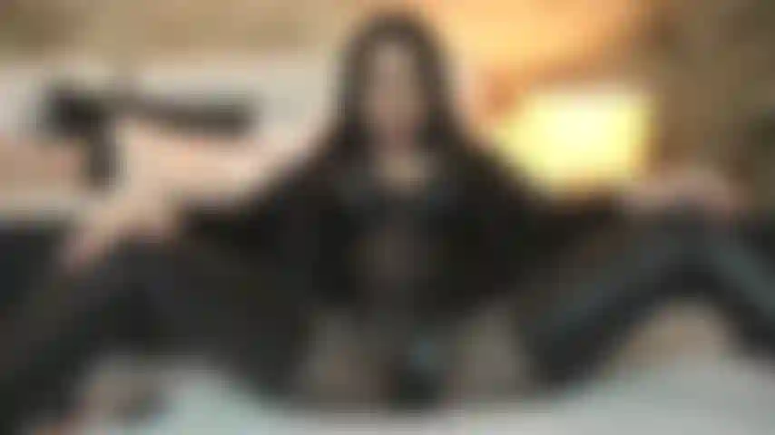 Avendo l'onore di avere le mie cosce intorno alla tua testa.