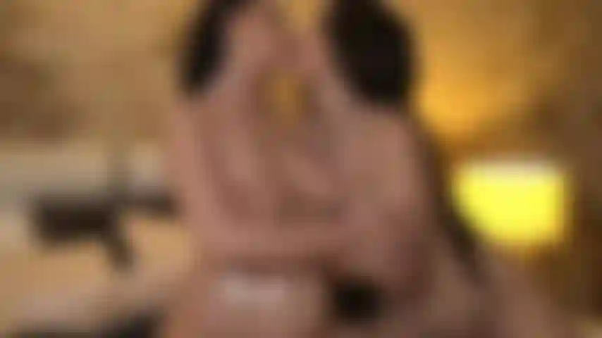 Ragazza su ragazza: guarda me e selennenoir versare olio sui nostri splendidi corpi e forbice fino a farmi venire due volte sulla sua figa bagnata!