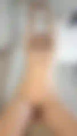 Ti piace il sesso sotto la doccia? Immaginalo, tu dietro di me, scopami così forte mmmmm mi piacerebbe tanto.