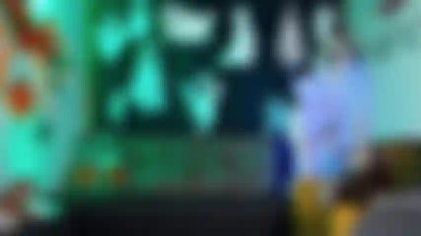 Una strega elfa magica che balla.